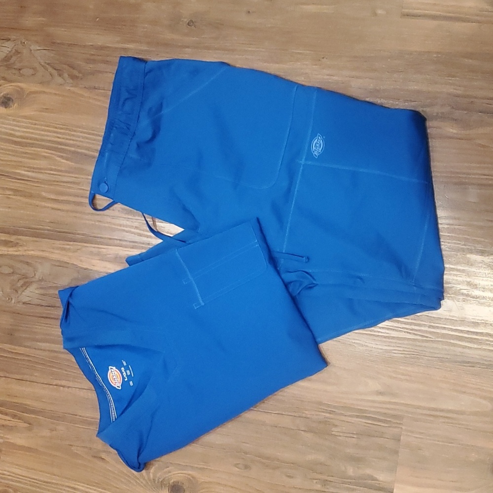 Men's Dickies scrubs, EUC like new. Size L